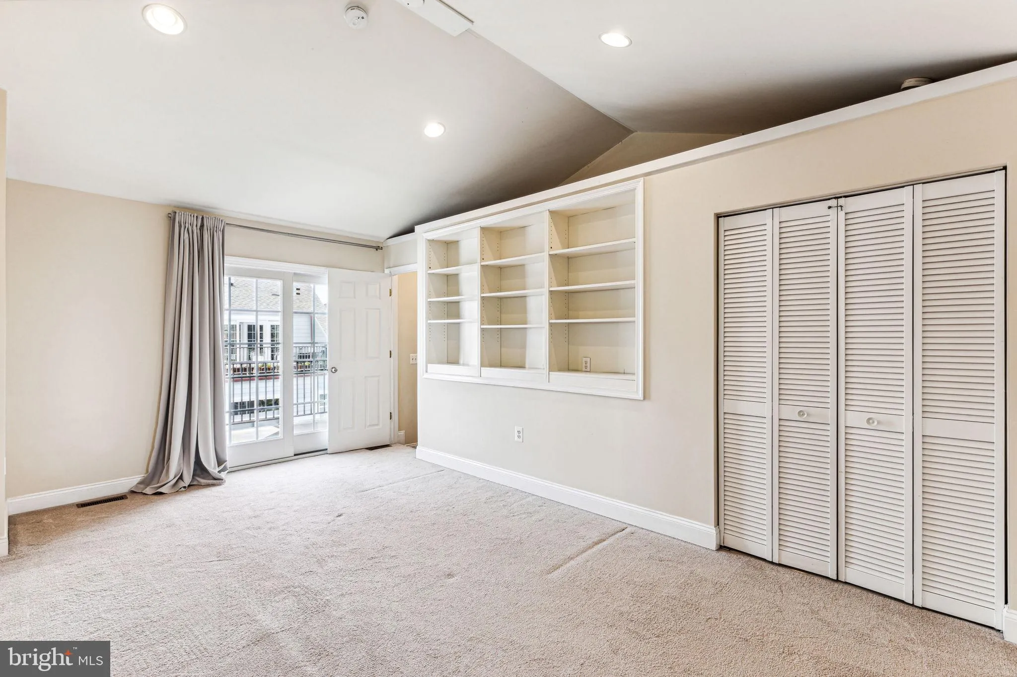 Philadelphia, Pennsylvania 19146, United States, 3 Bedrooms Bedrooms, ,3 BathroomsBathrooms,Residential,Pending,128035