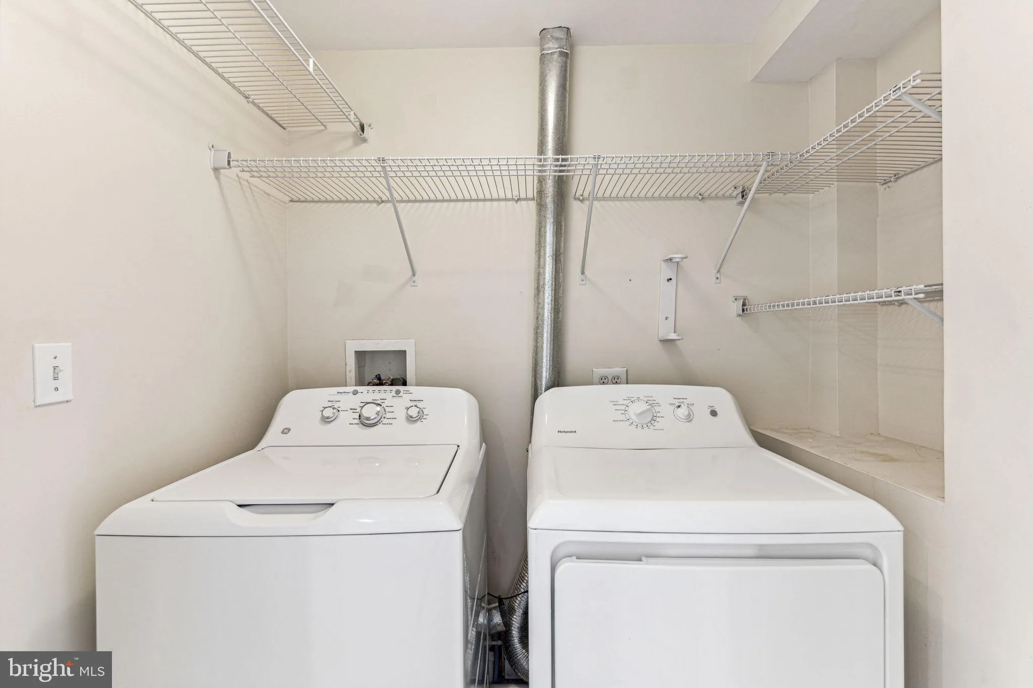 Philadelphia, Pennsylvania 19146, United States, 3 Bedrooms Bedrooms, ,3 BathroomsBathrooms,Residential,Pending,128035