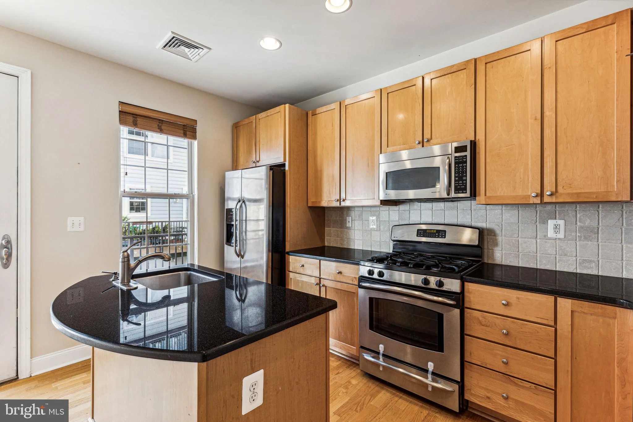 Philadelphia, Pennsylvania 19146, United States, 3 Bedrooms Bedrooms, ,3 BathroomsBathrooms,Residential,Pending,128035