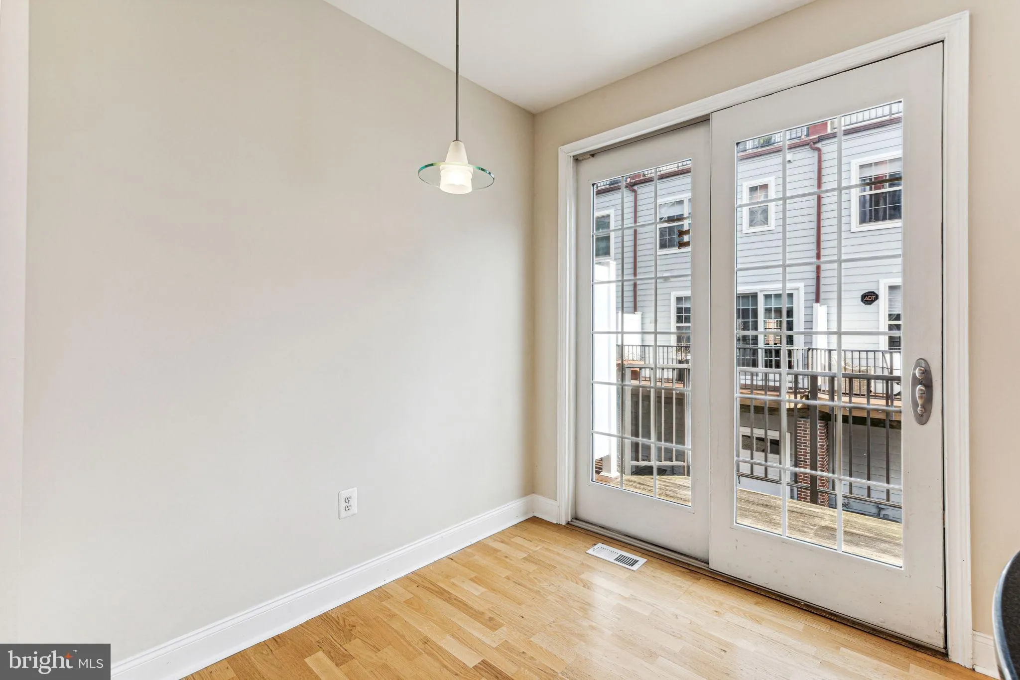 Philadelphia, Pennsylvania 19146, United States, 3 Bedrooms Bedrooms, ,3 BathroomsBathrooms,Residential,Pending,128035