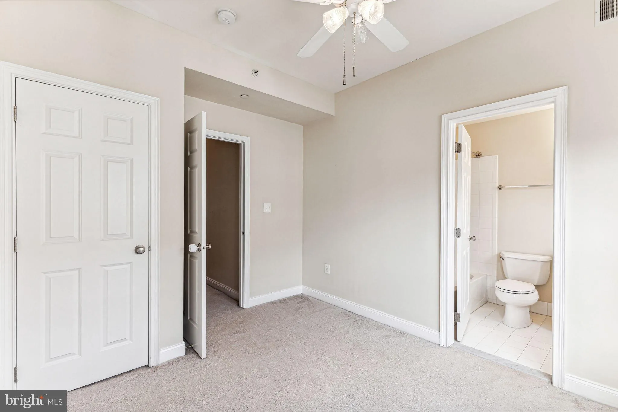 Philadelphia, Pennsylvania 19146, United States, 3 Bedrooms Bedrooms, ,3 BathroomsBathrooms,Residential,Pending,128035