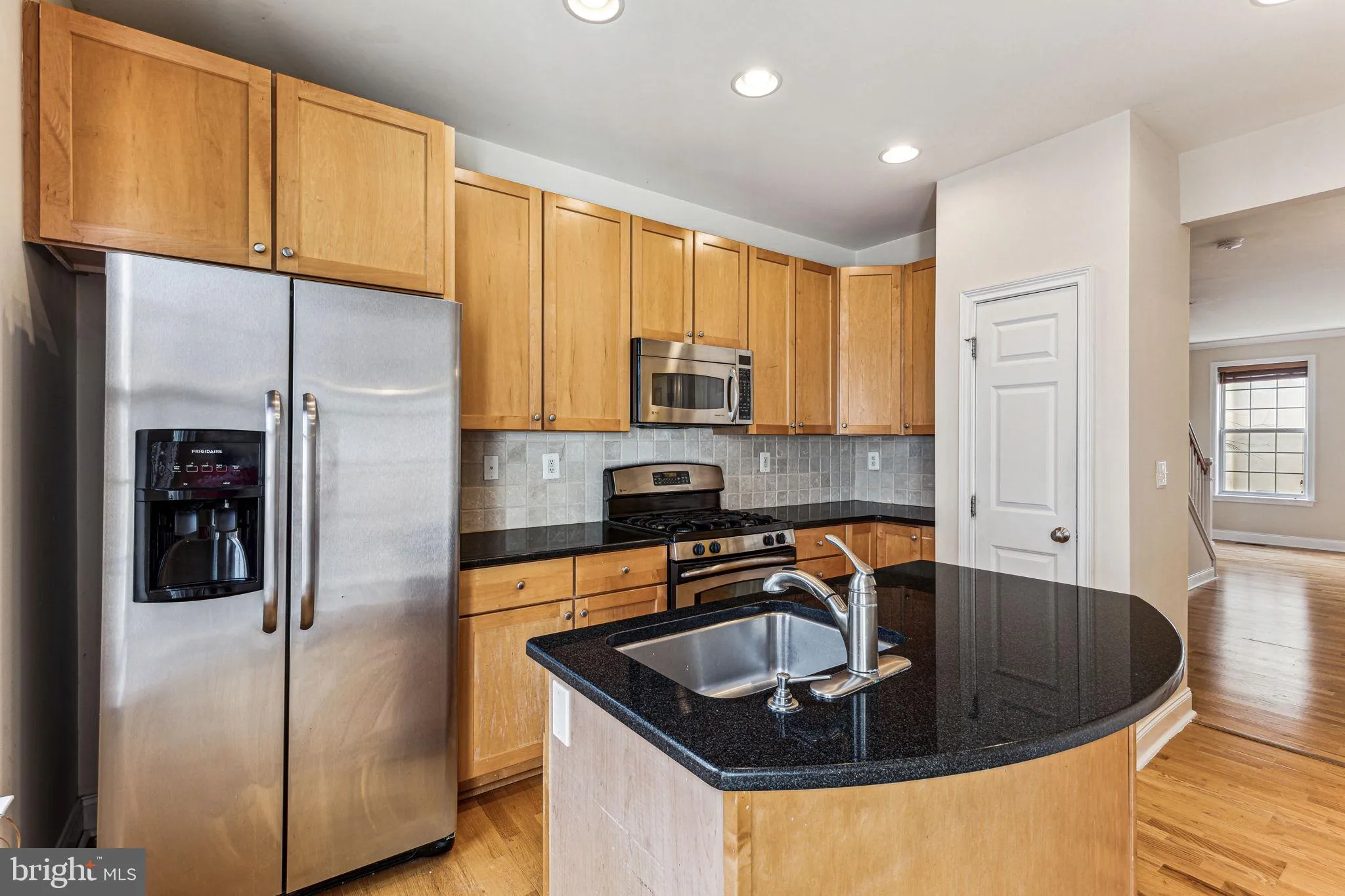 Philadelphia, Pennsylvania 19146, United States, 3 Bedrooms Bedrooms, ,3 BathroomsBathrooms,Residential,Pending,128035