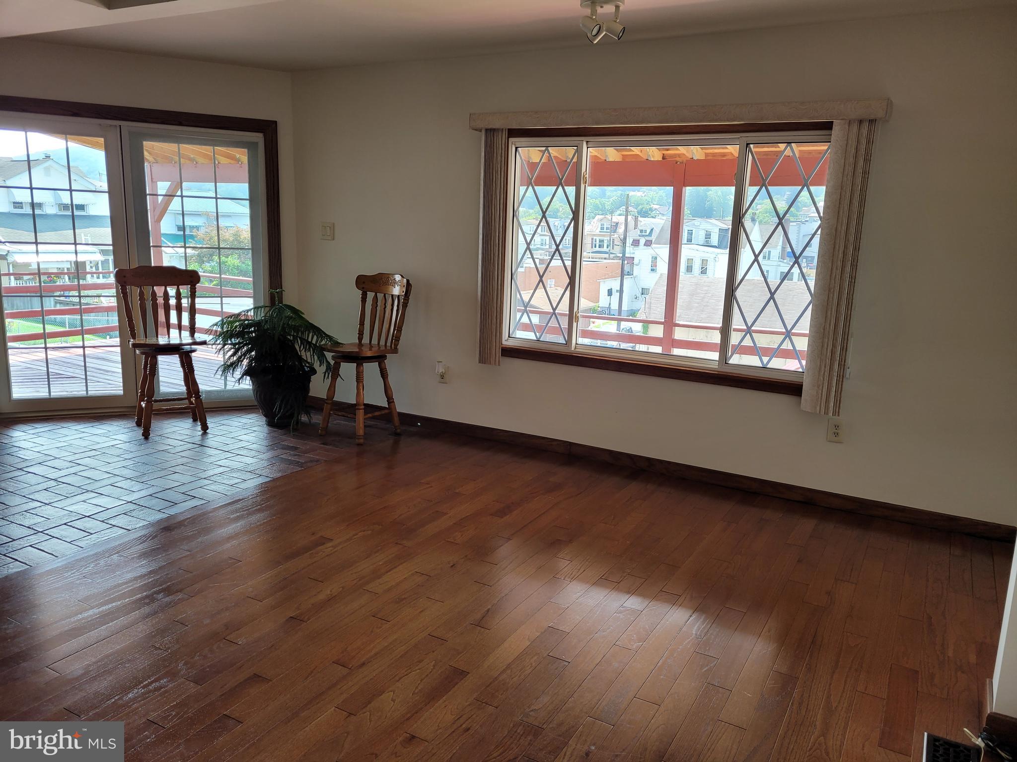 YORKVILLE - Residential