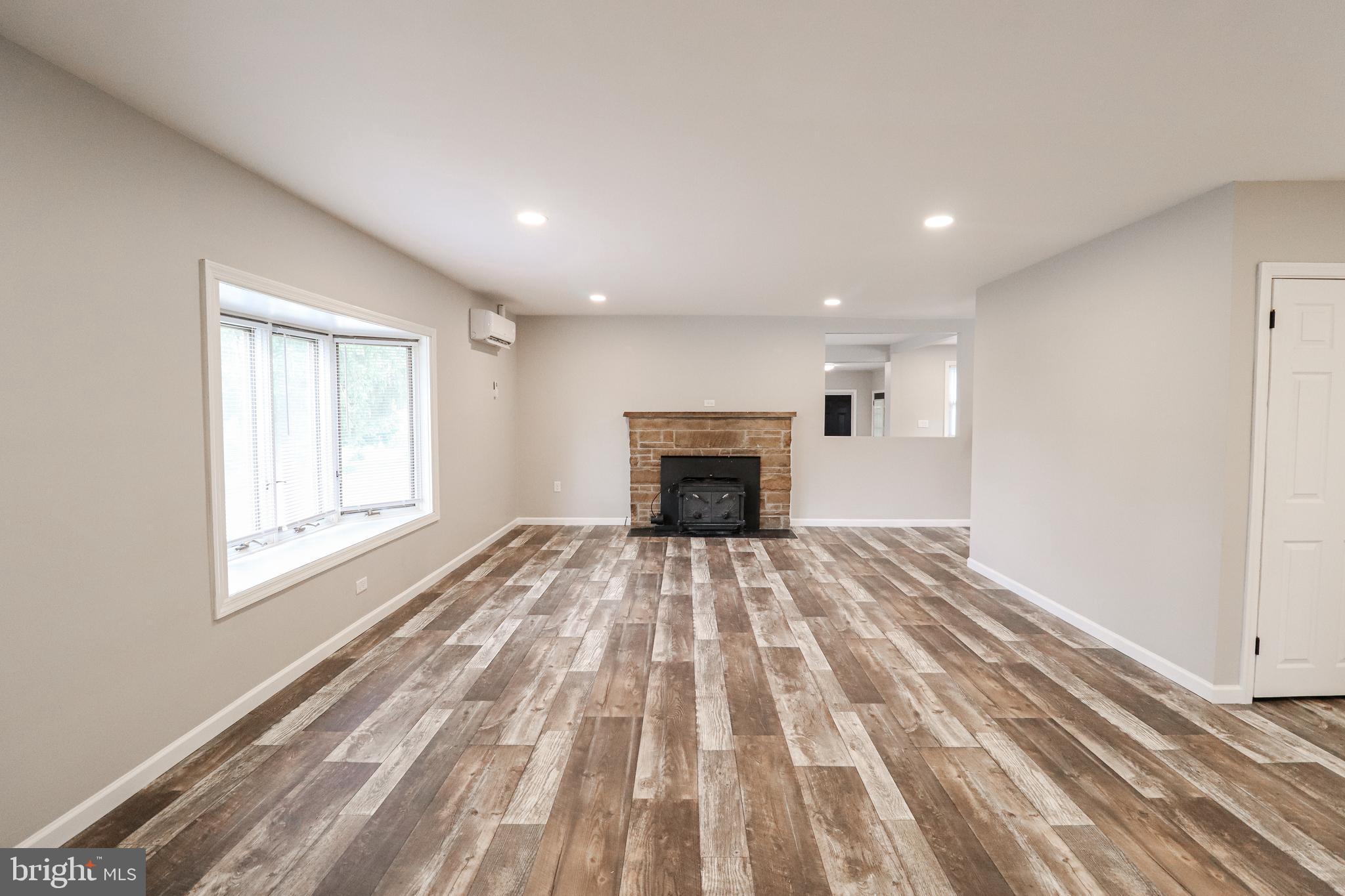7821 SKYLINE DRIVE