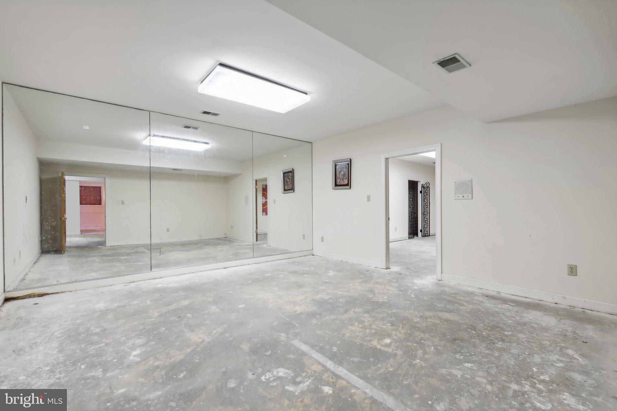 RIVER OAKS FARM - Residential