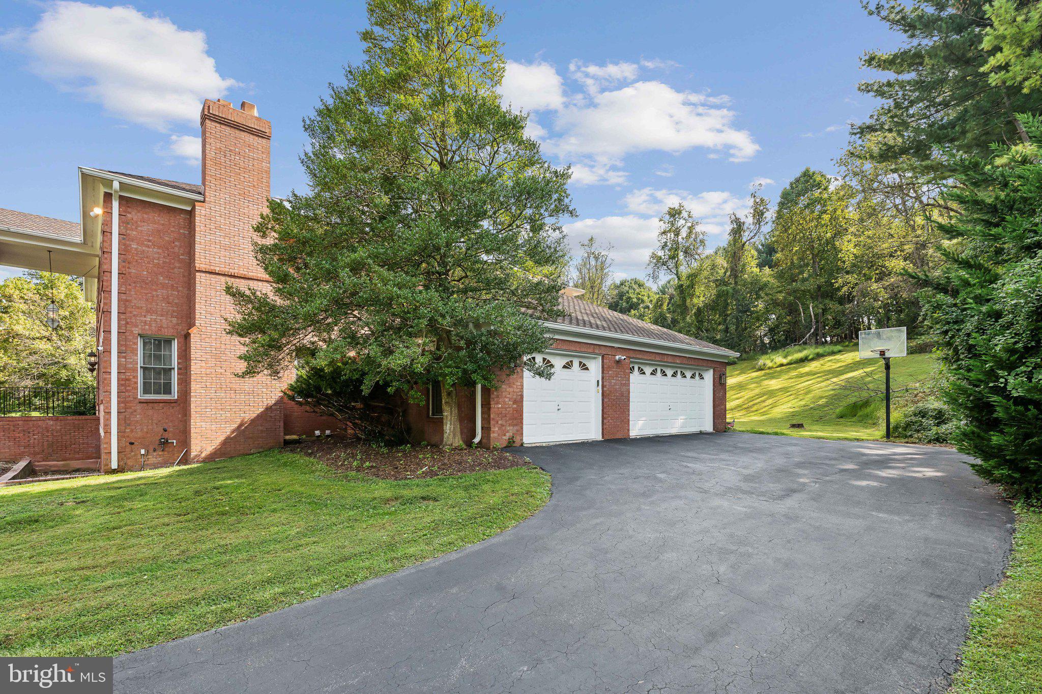 RIVER OAKS FARM - Residential