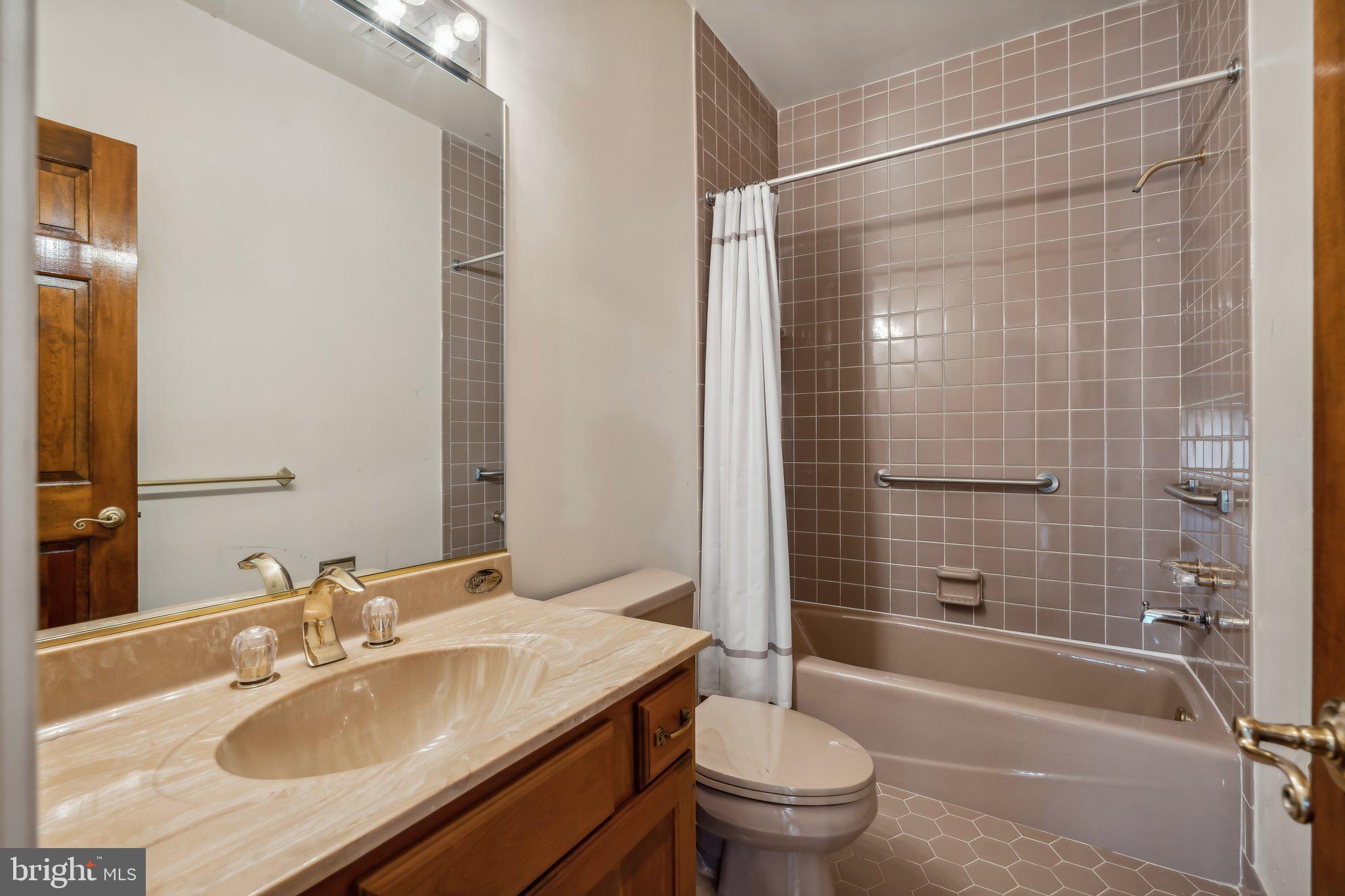 RIVER OAKS FARM - Residential