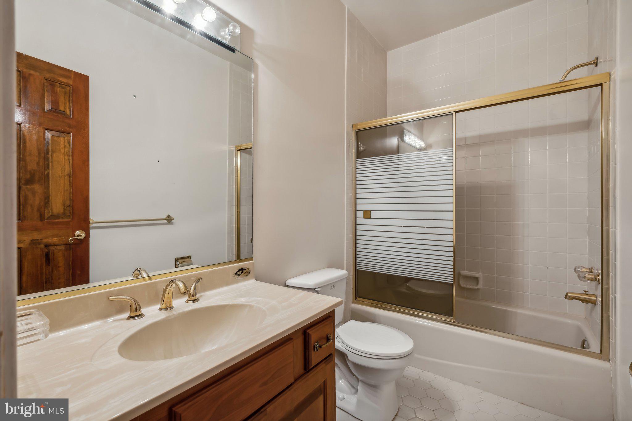 RIVER OAKS FARM - Residential