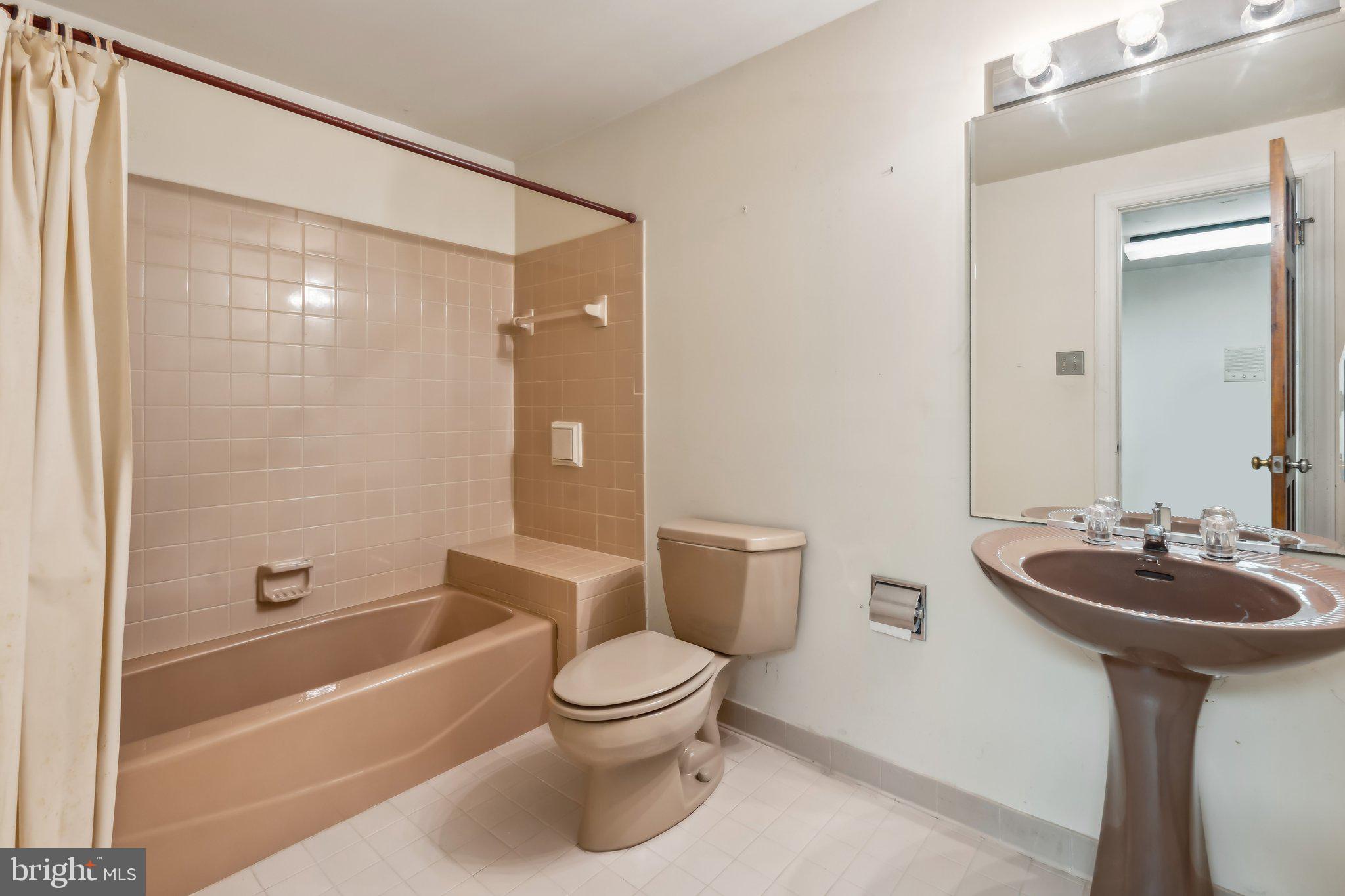 RIVER OAKS FARM - Residential