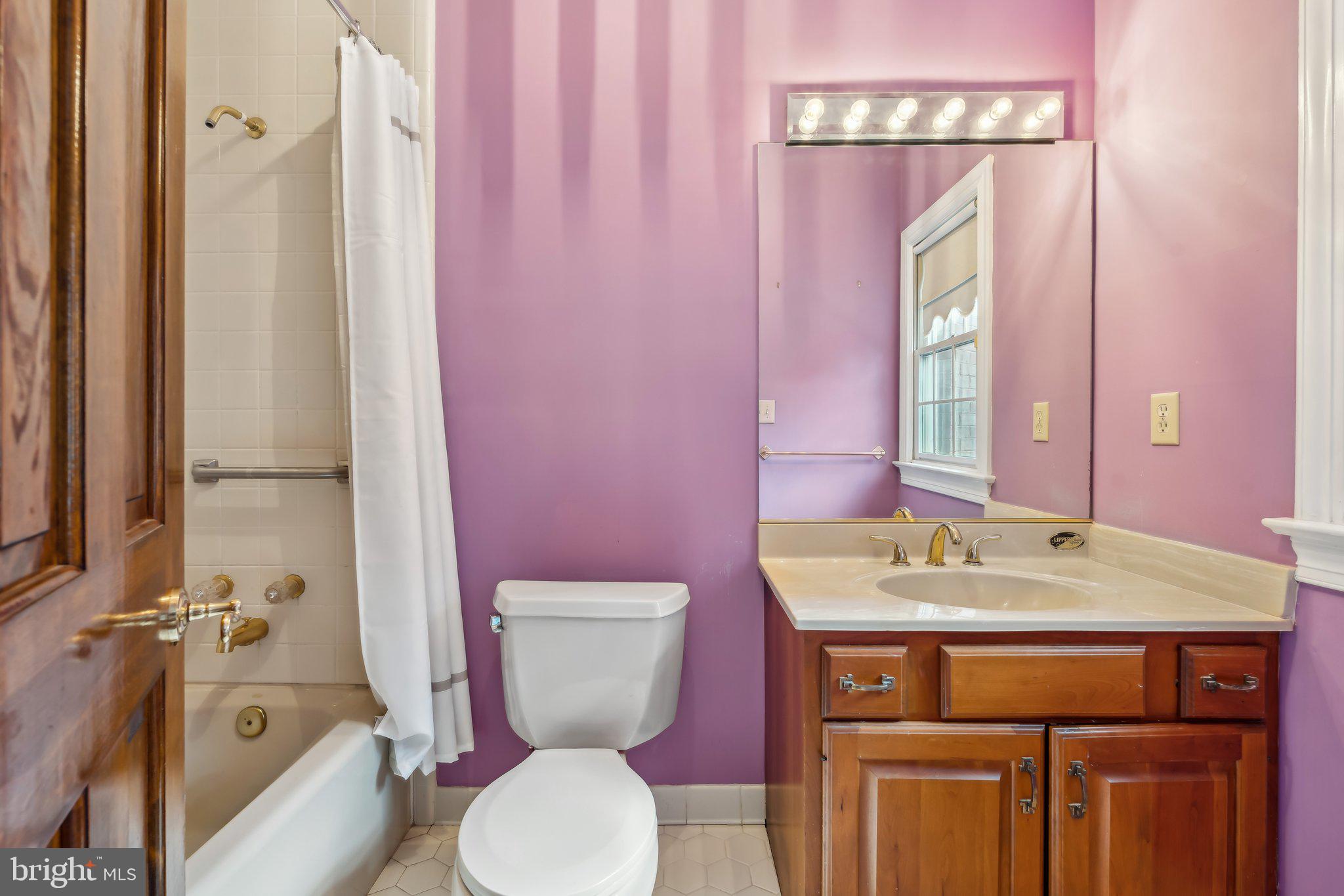 RIVER OAKS FARM - Residential