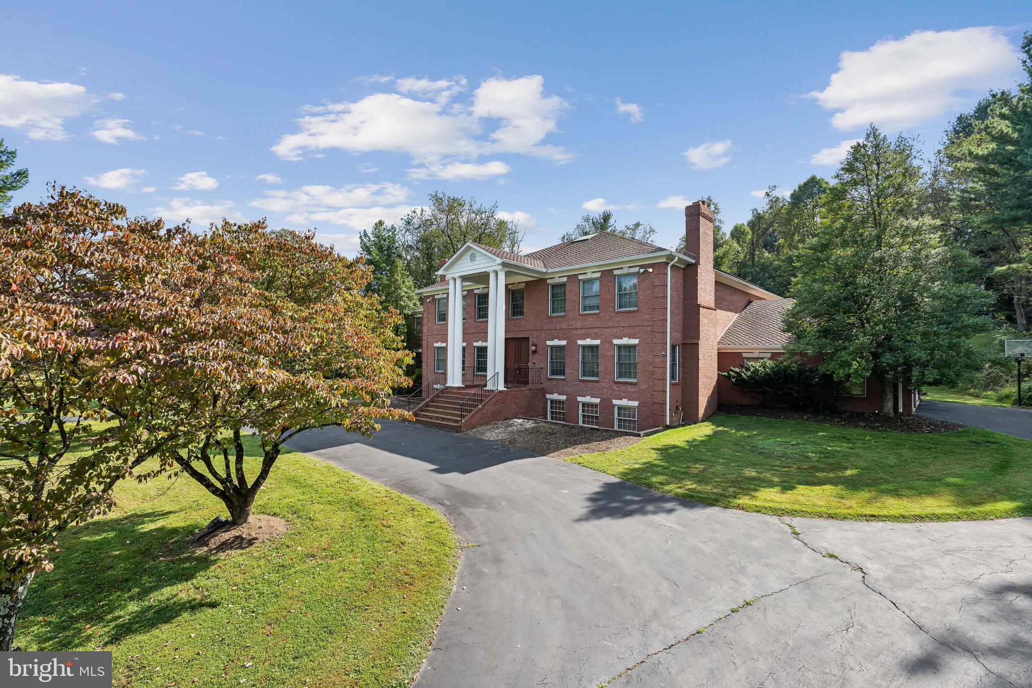 RIVER OAKS FARM - Residential