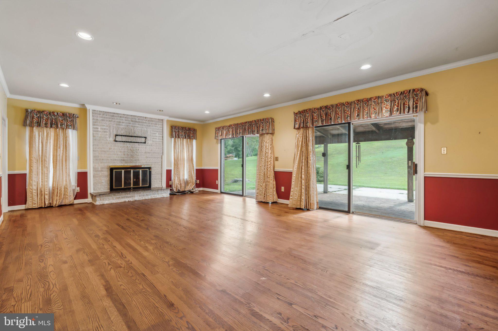 RIVER OAKS FARM - Residential