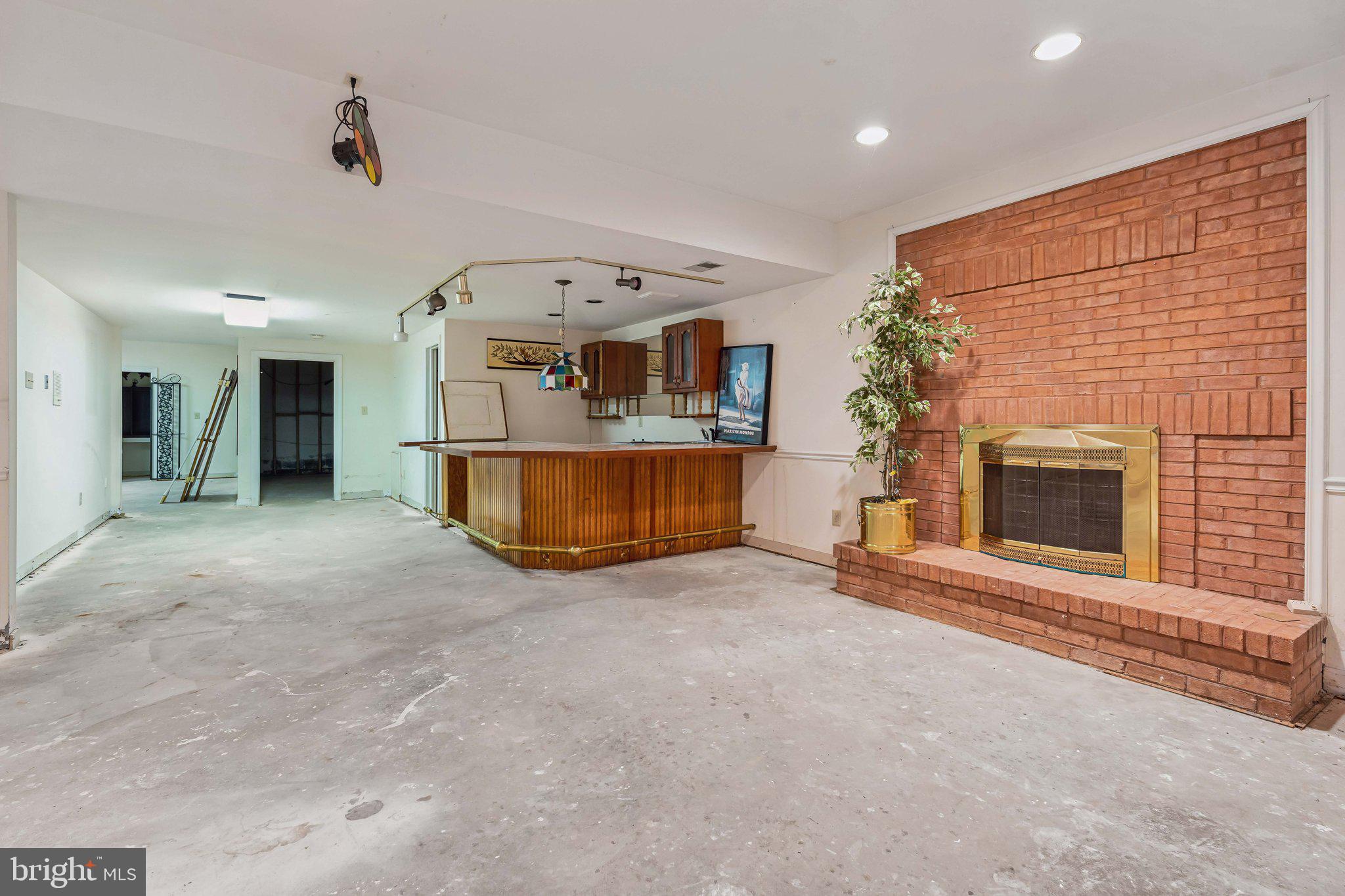 RIVER OAKS FARM - Residential