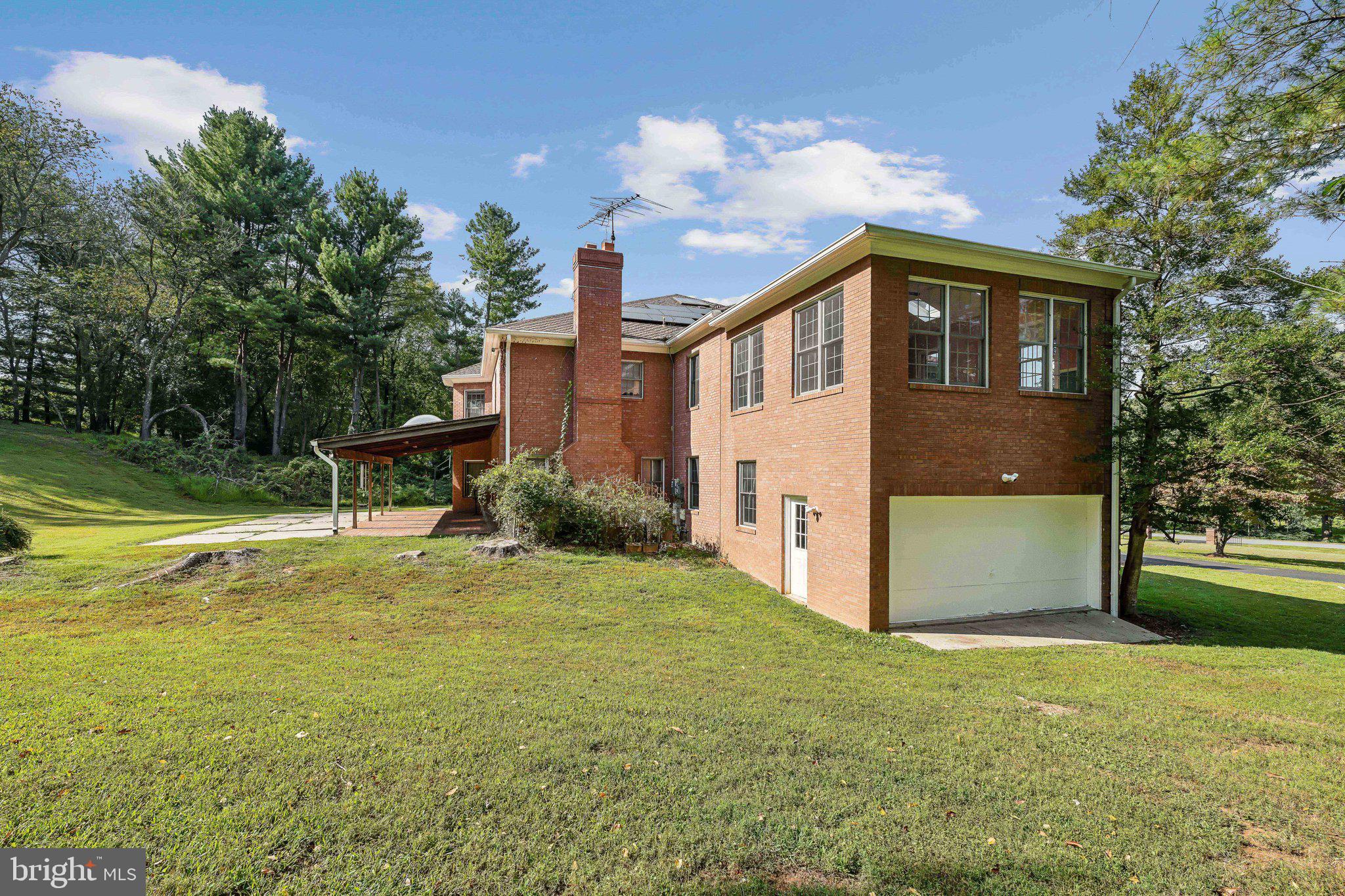 RIVER OAKS FARM - Residential