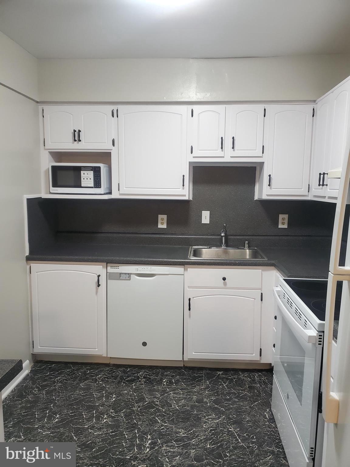 APPLEWALK CONDO - Residential