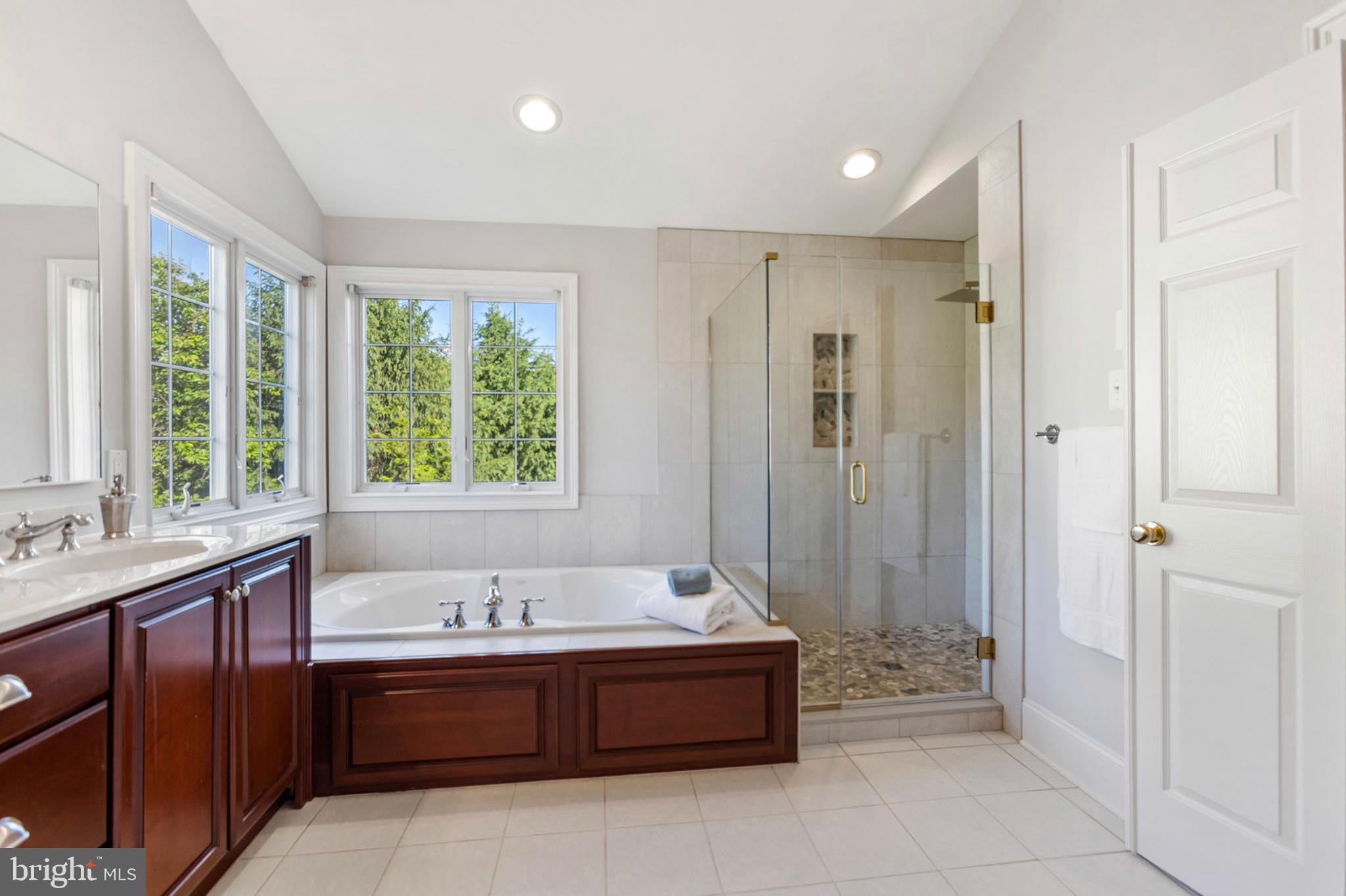 CHERRY CREEK - Residential