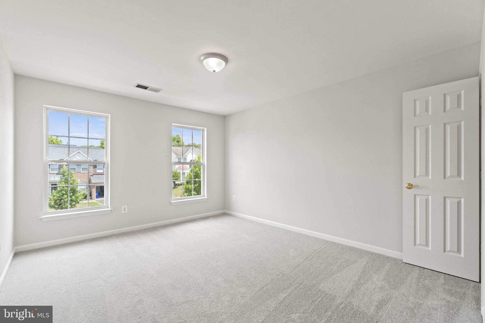 KINGS CROSSING - Residential