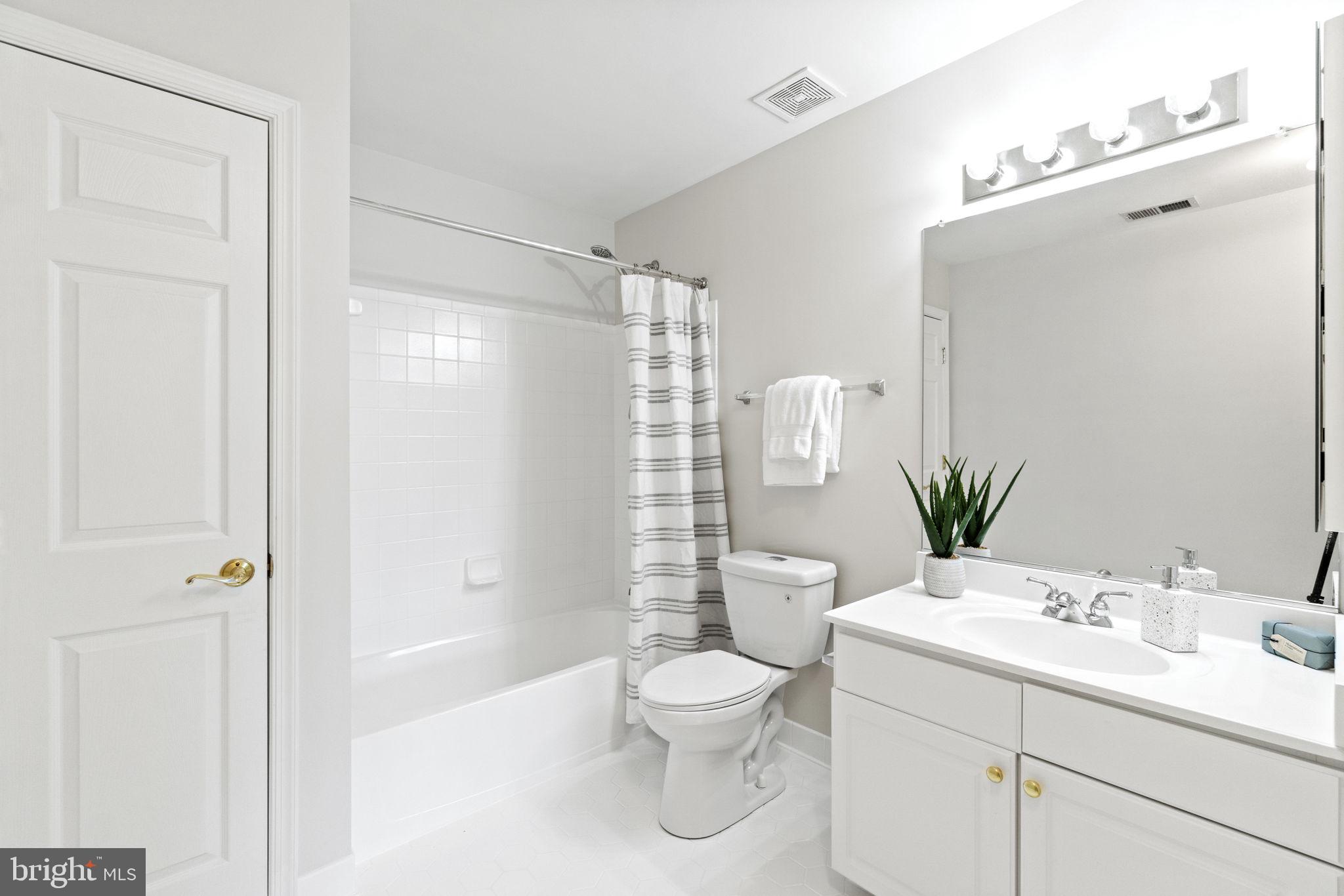 KINGS CROSSING - Residential