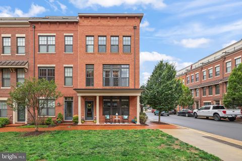Photo of 400 Ironsides Square SE, LEESBURG, VA 20175 (MLS # VALO2126094)