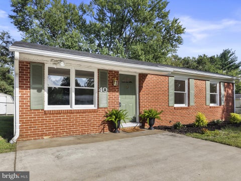 Homes For Sale - 40 Lea Road<br/> COLONIAL BEACH, VA 22443