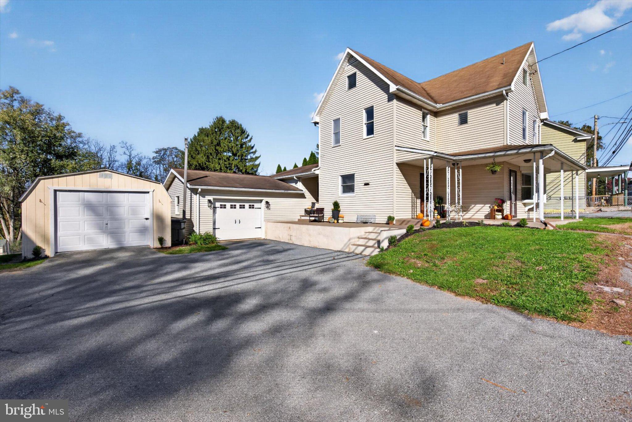 1215 SANDHILL ROAD