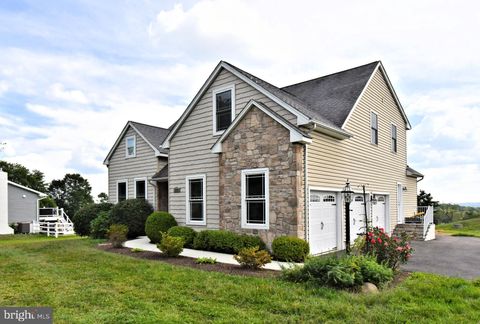 2020 PEEVY ROAD EAST GREENVILLE PA 18041