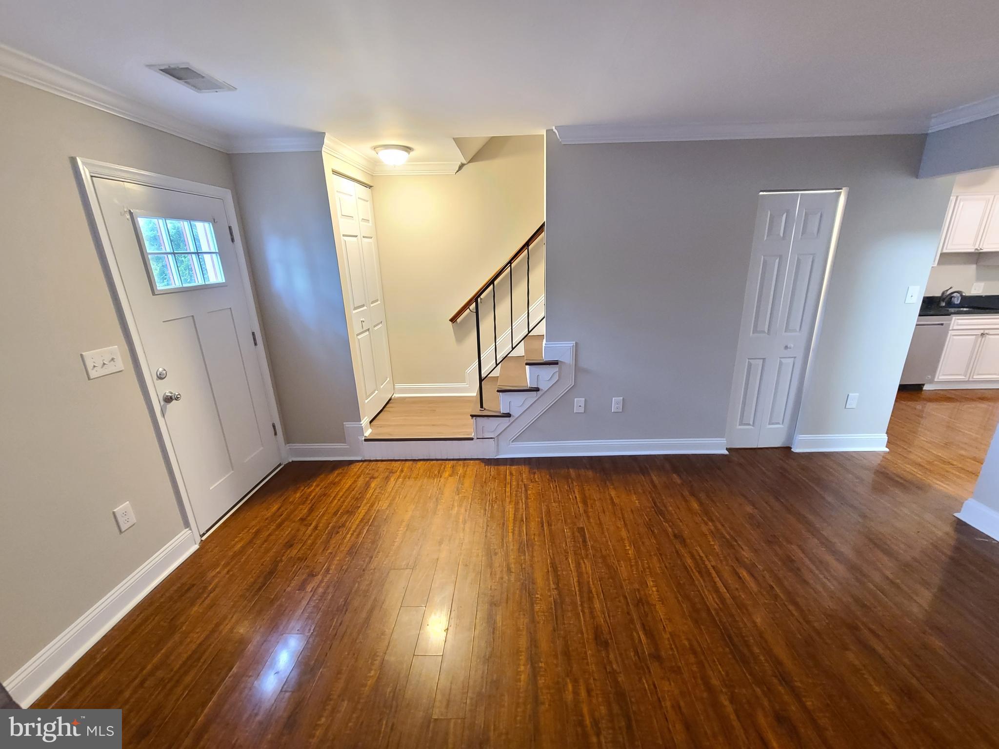 564 LANCASTER PLACE