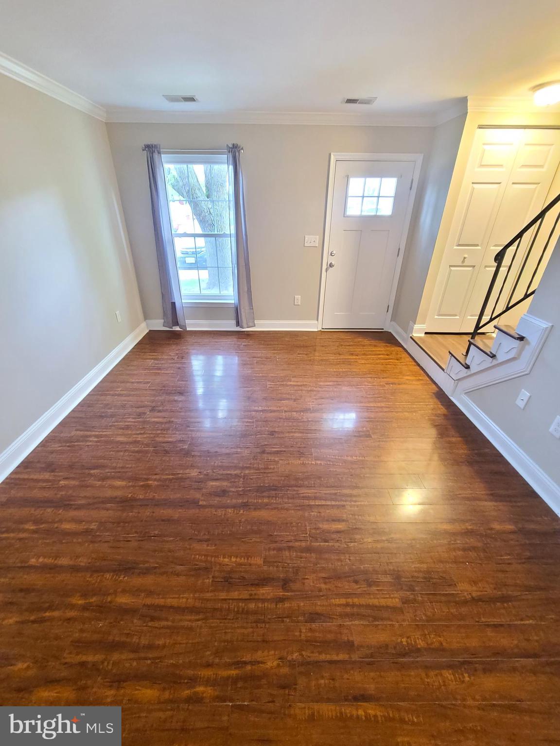 564 LANCASTER PLACE