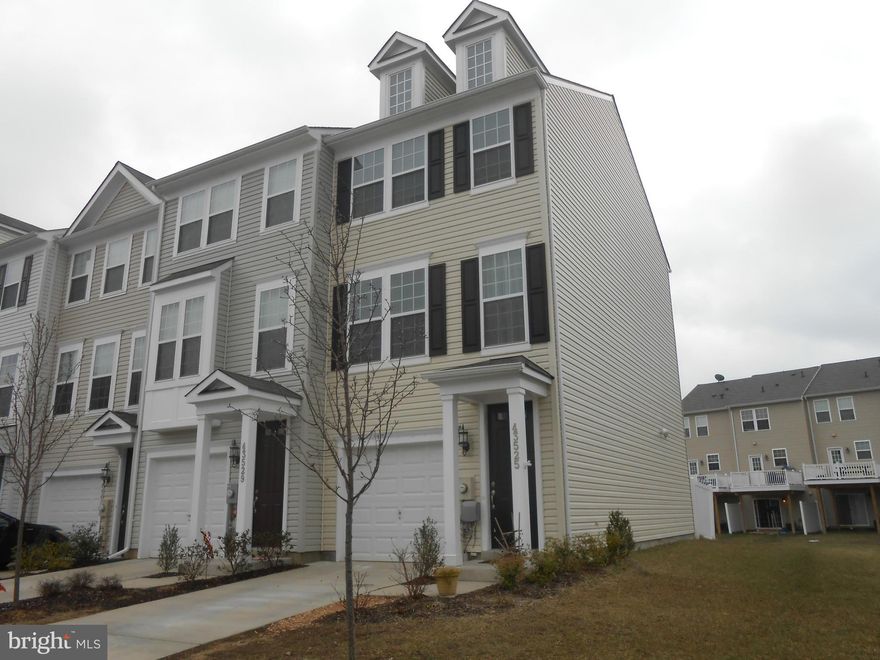 End unit Townhome in Wildewood. 3rd bedroom in the basement. 1 car garage , all appliances including a washer and dryer. Deck, finished basement. Very very nice.  Rent includes trash.