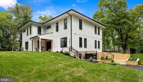 5005 RAVENSWORTH ROAD ANNANDALE VA 22003