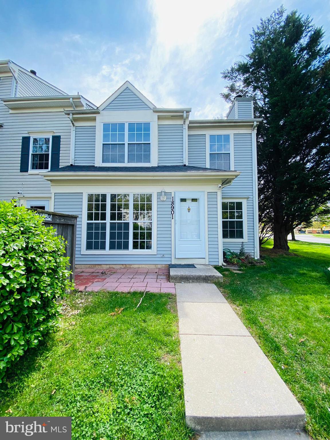 Move in READY!! Beautiful & Spacious 3BR & 2 Full Baths. Many UPGRADES include LED recessed lights, NEW Stainless Steel Appliances, NEW Cabinets, NEW Quartz Countertop, New Flooring in all levels, NEW Washer/Dryer, Renovated Bathrooms, FRESH Paint. Great condition and great value. Close to parks, pool, and school, Easy access to downtown Germantown and 270. Won't last long.