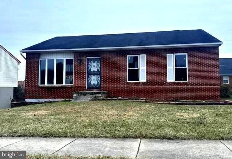Well maintained brick rancher with 3 bed,room and  3 full bath.  Huge basement with extra bedroom, washer and dryer room, large family room with bar area and huge full bathroom. 9' ceilings. Sliding door off kitchen, to deck and very nice hardwood and ceramic floors. Close to shopping, schools and Interstate I95. Come make this house your home!!