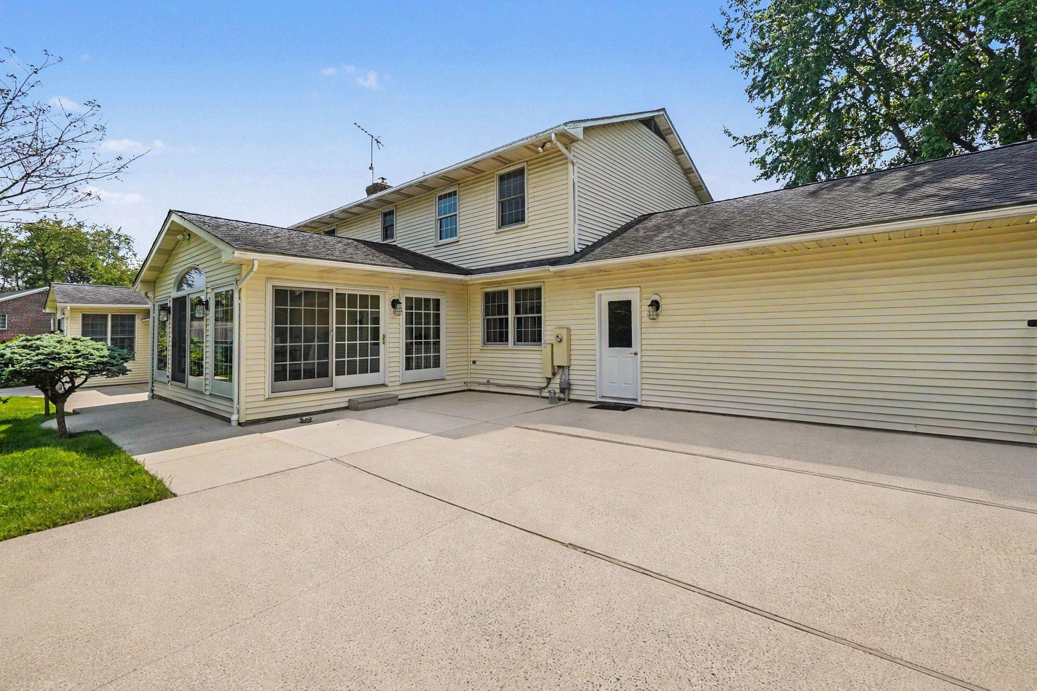 ADVOCATE HILL FARMS - Residential