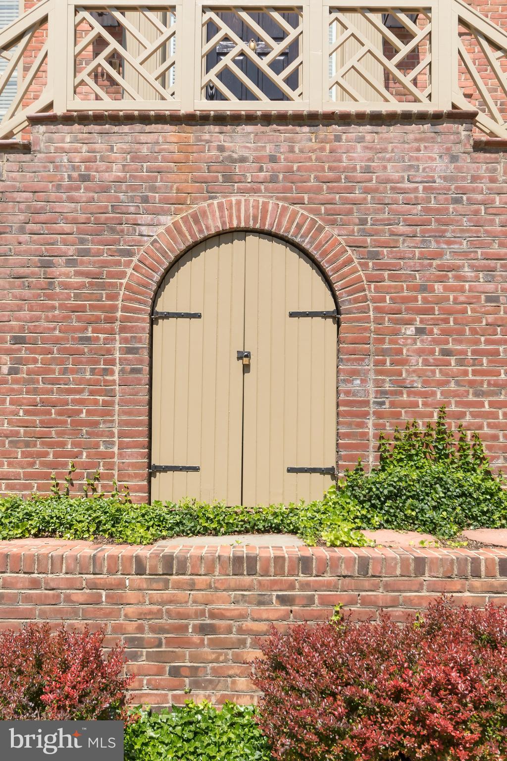 HAMPTONS OF MCLEAN - Residential