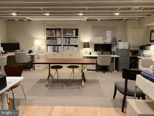 HAMPTONS OF MCLEAN - Residential