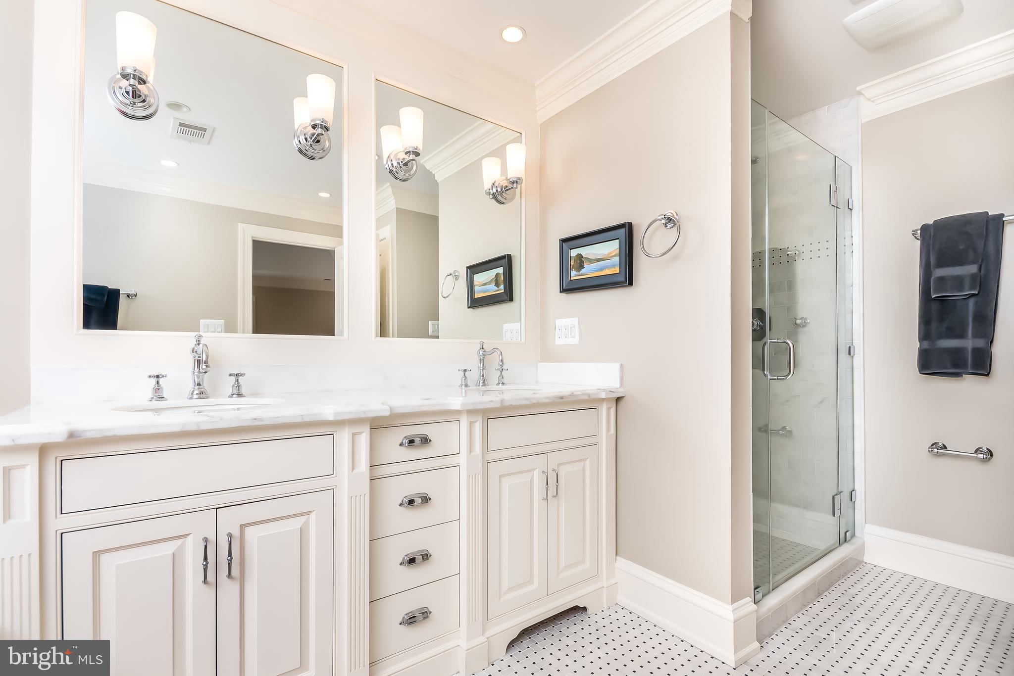 HAMPTONS OF MCLEAN - Residential