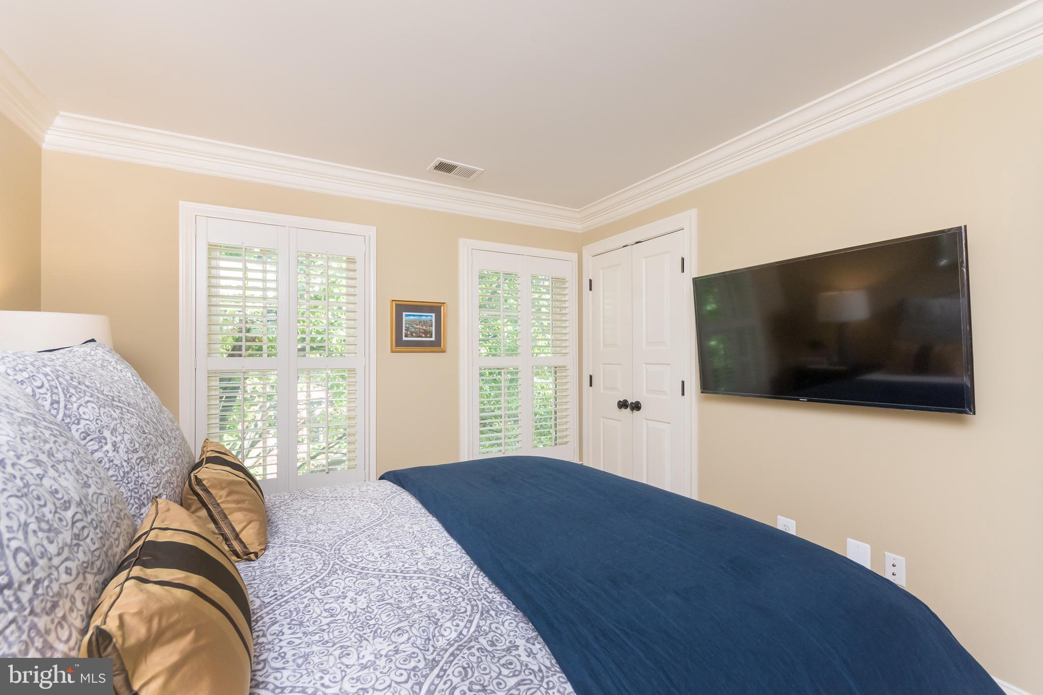 HAMPTONS OF MCLEAN - Residential