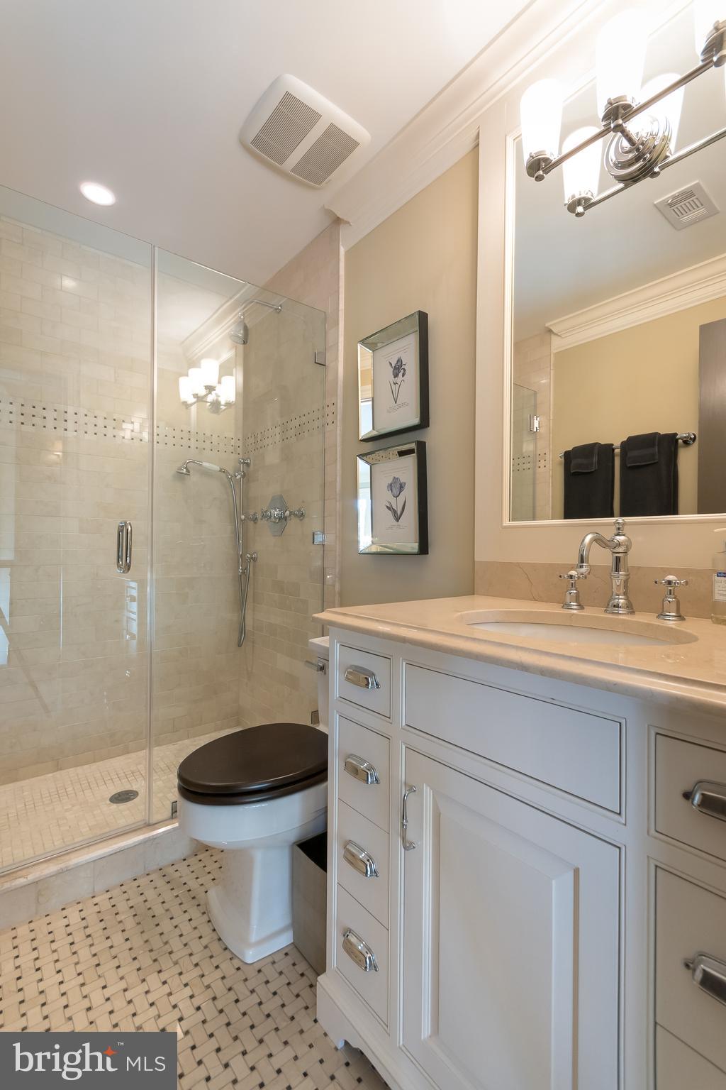 HAMPTONS OF MCLEAN - Residential