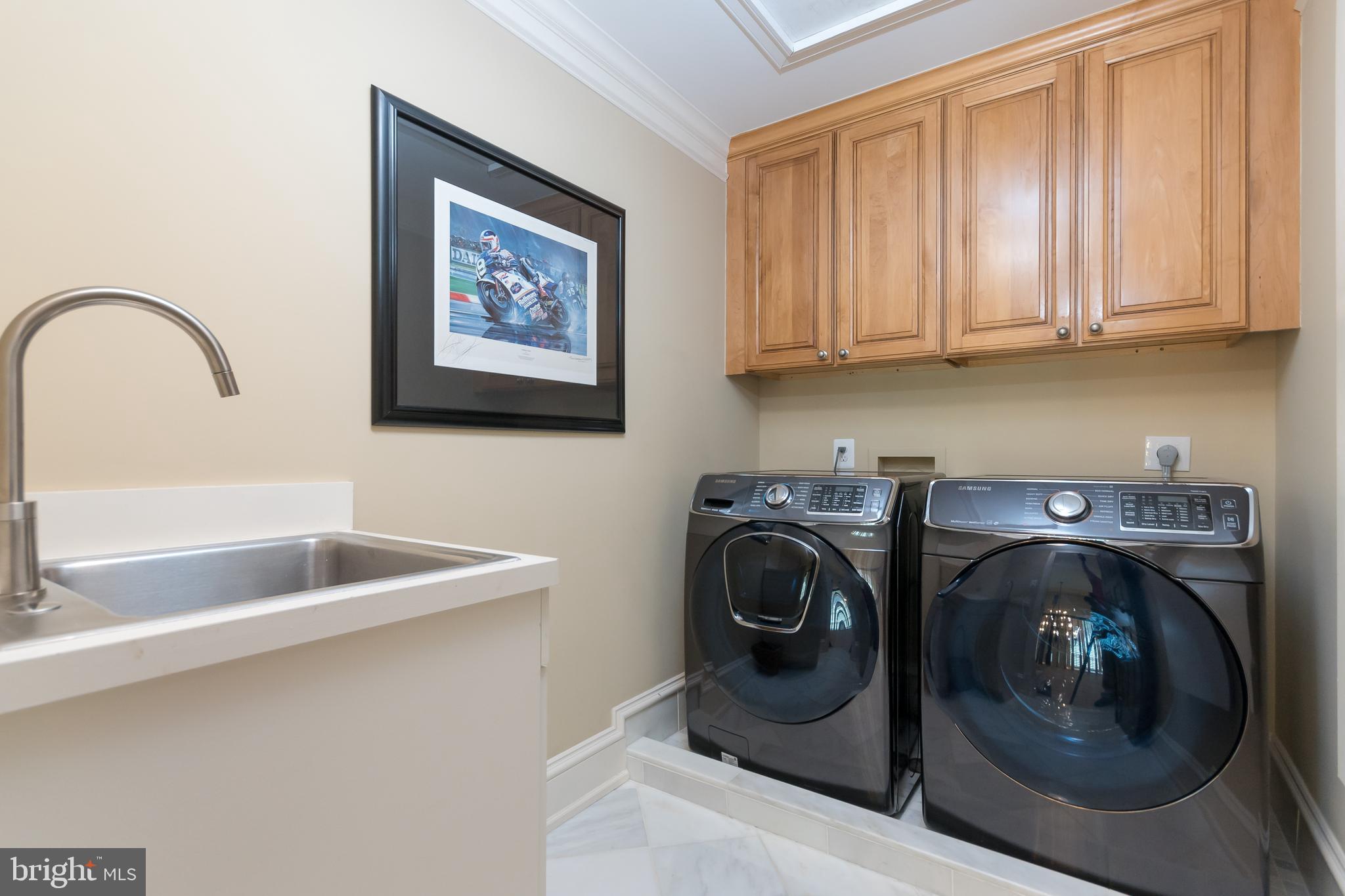 HAMPTONS OF MCLEAN - Residential