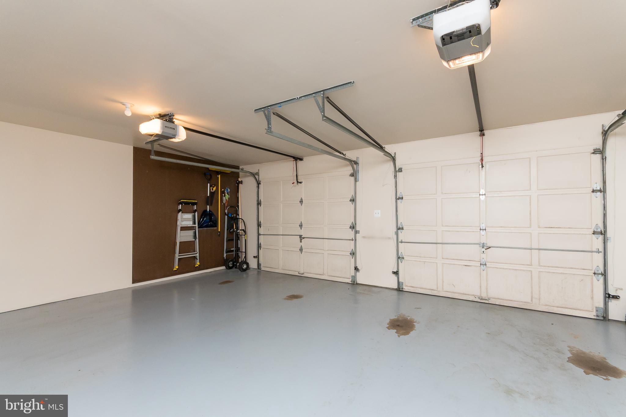 HAMPTONS OF MCLEAN - Residential