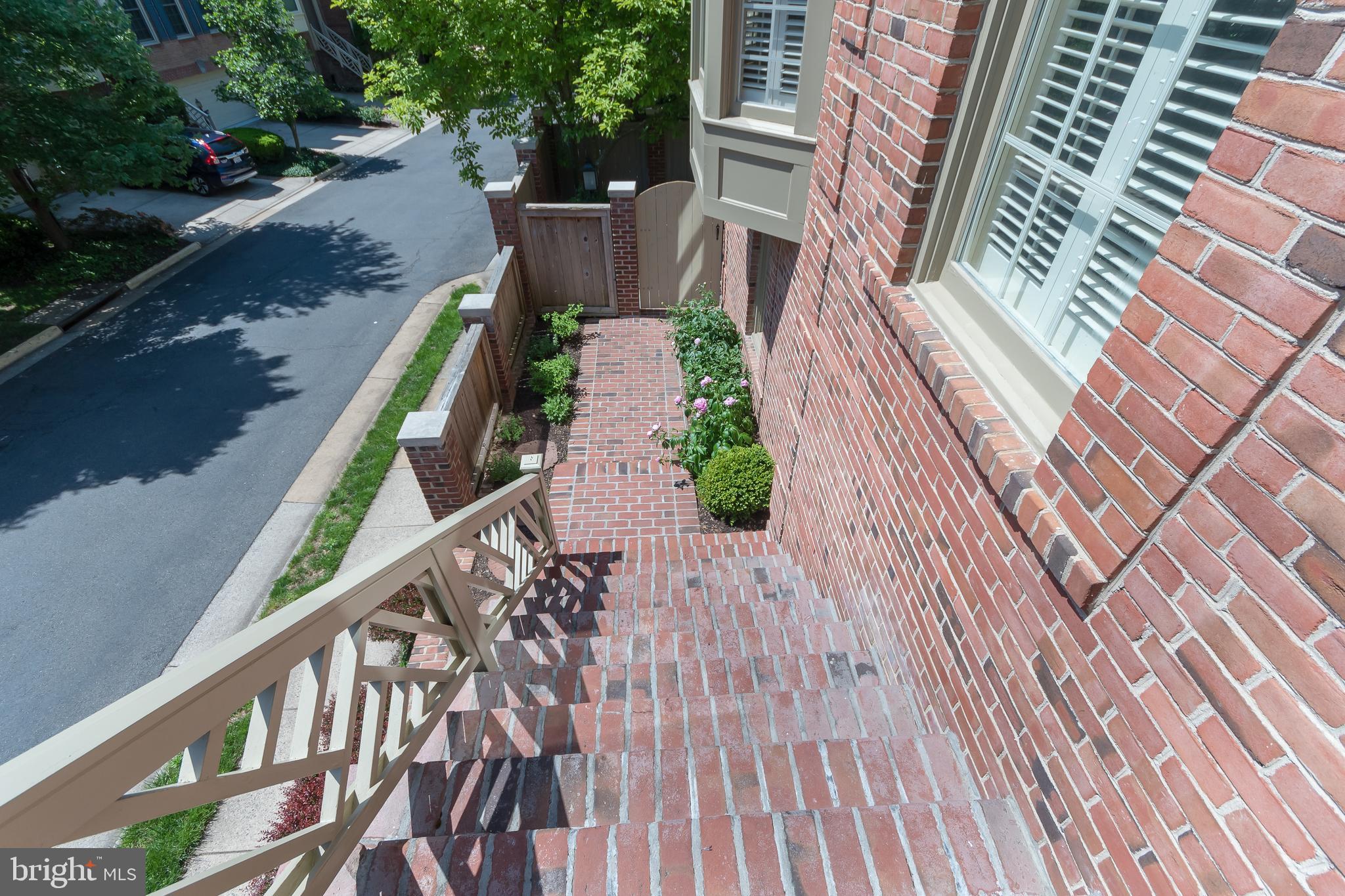 HAMPTONS OF MCLEAN - Residential