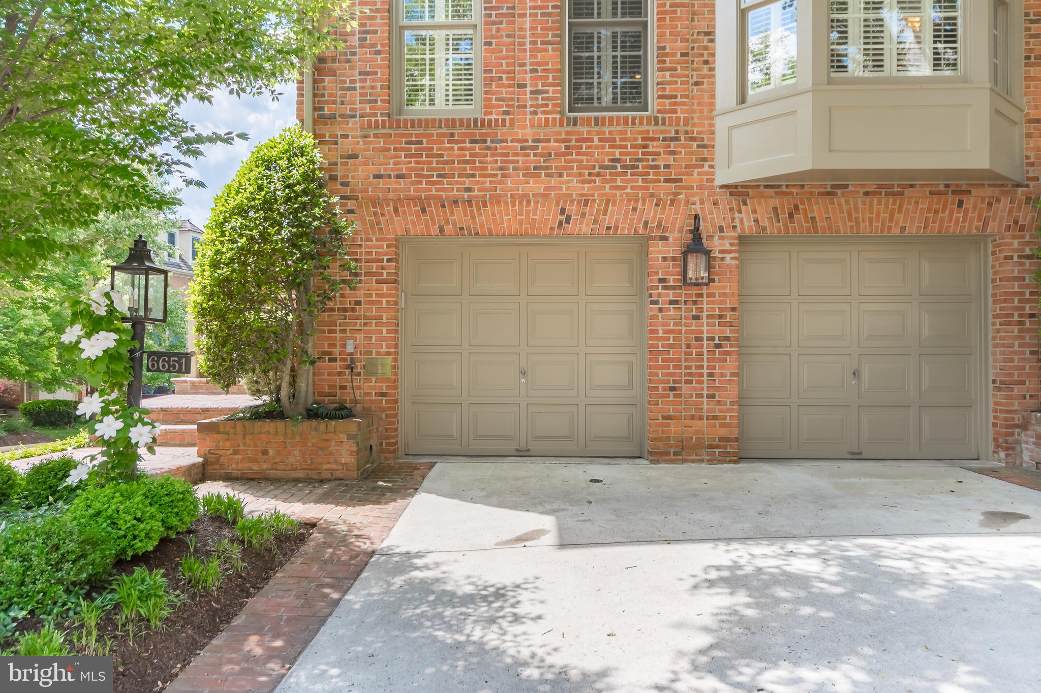 HAMPTONS OF MCLEAN - Residential