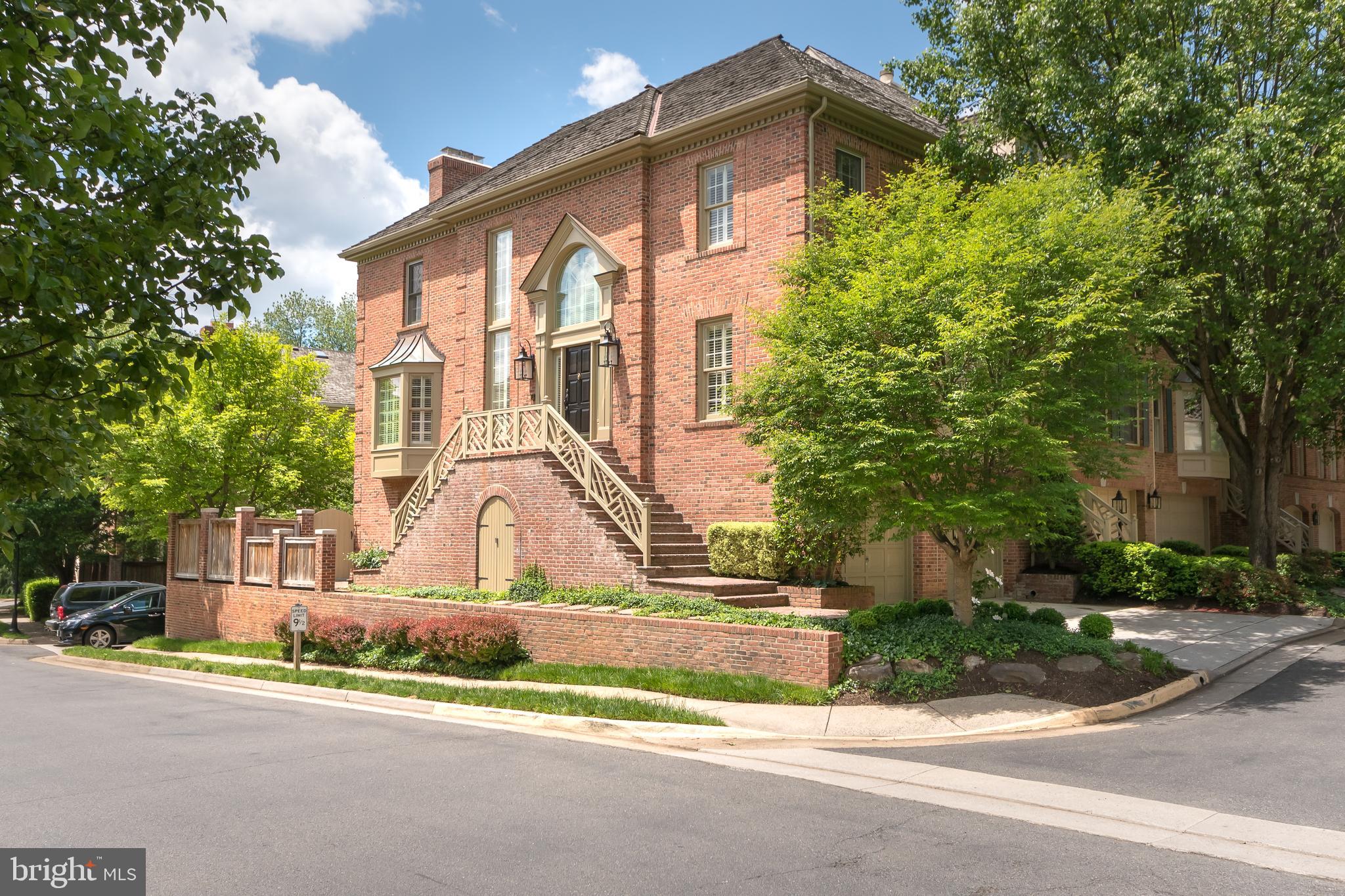 HAMPTONS OF MCLEAN - Residential