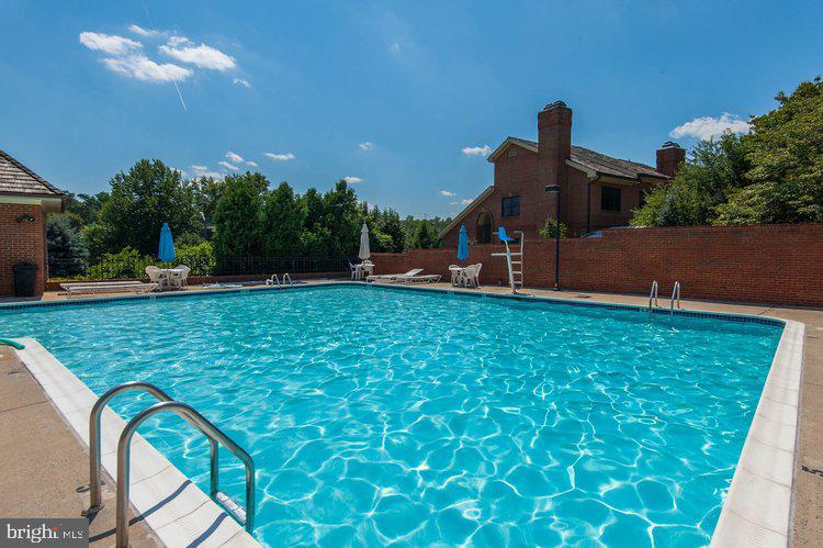 HAMPTONS OF MCLEAN - Residential