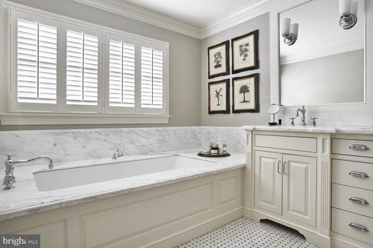 HAMPTONS OF MCLEAN - Residential