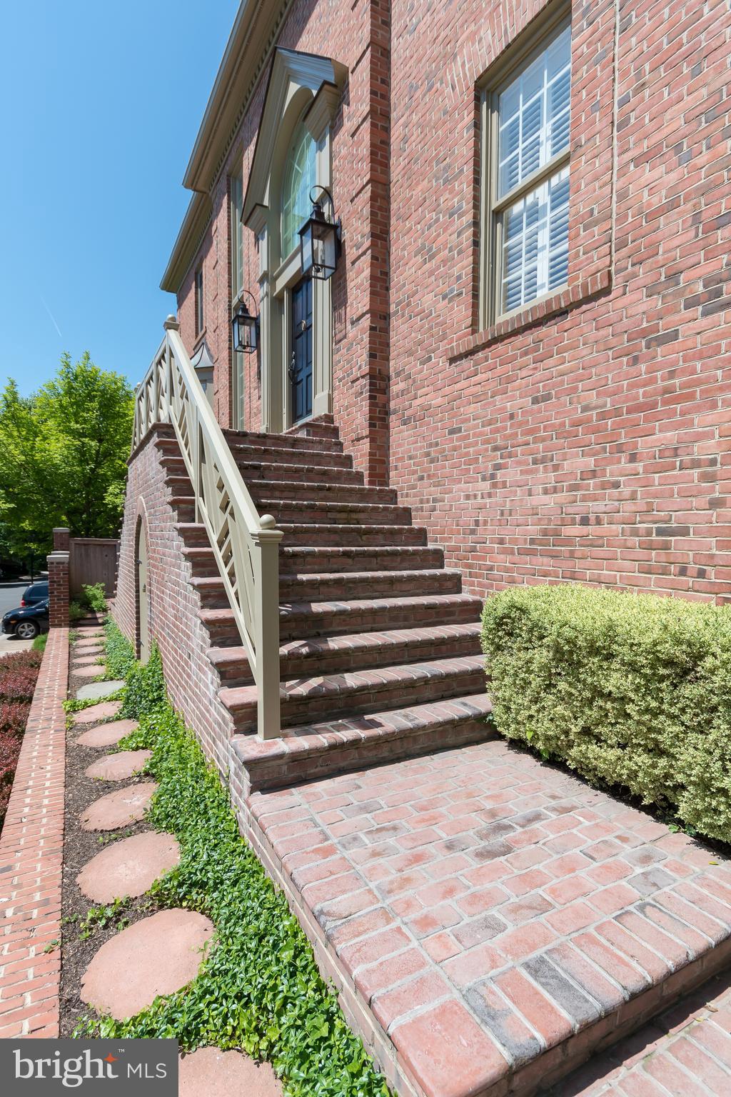 HAMPTONS OF MCLEAN - Residential