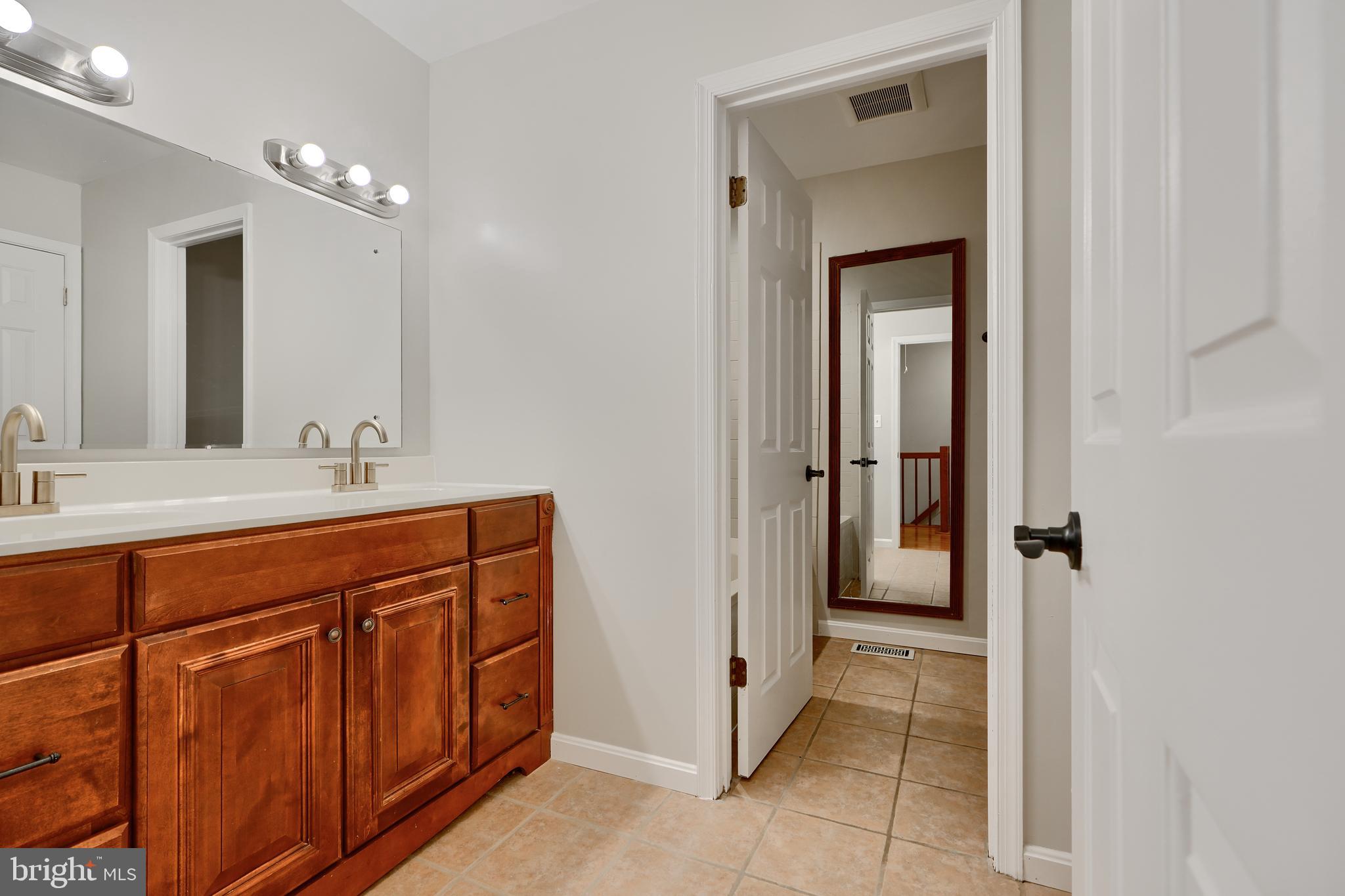 MAJORS CHOICE - Residential Lease