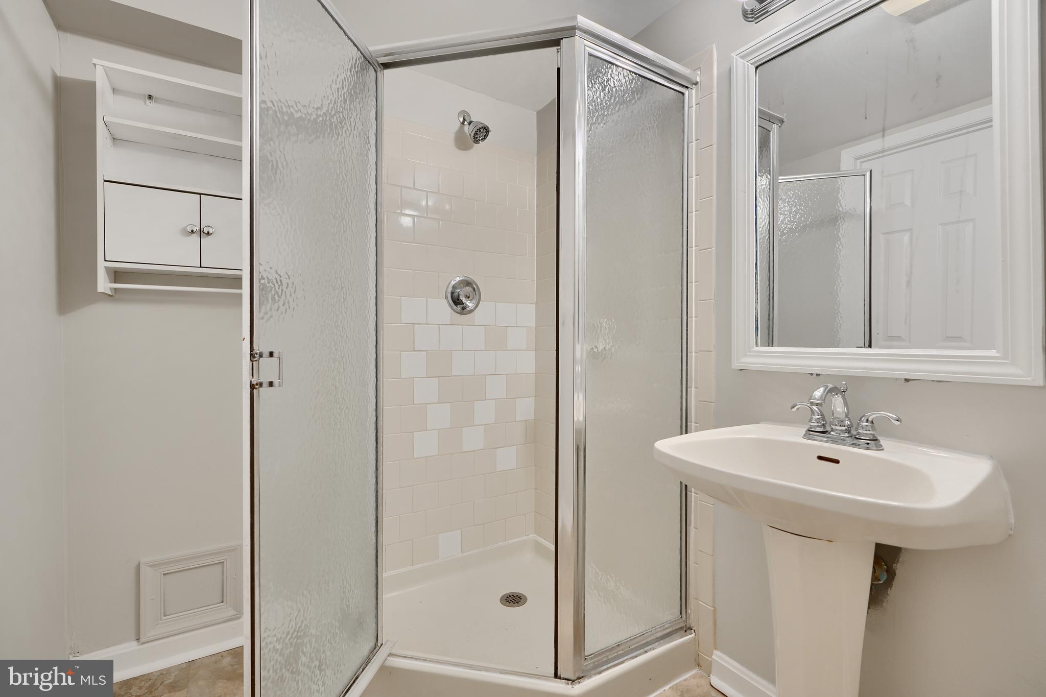 MAJORS CHOICE - Residential Lease