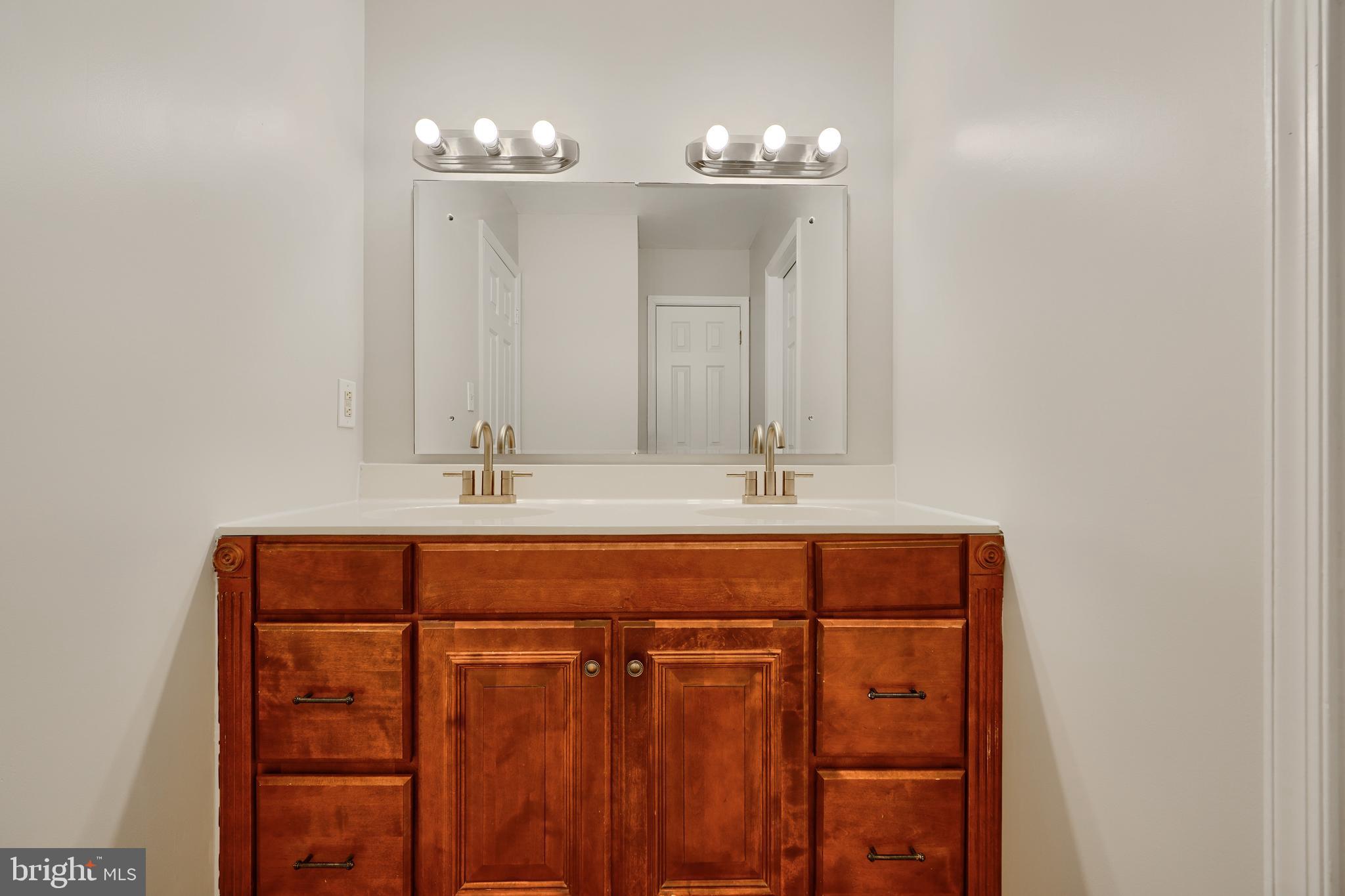 MAJORS CHOICE - Residential Lease