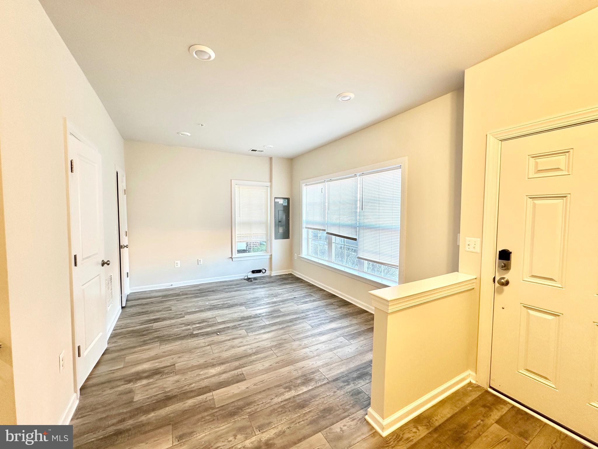 COLLEGE PARK - Residential Lease